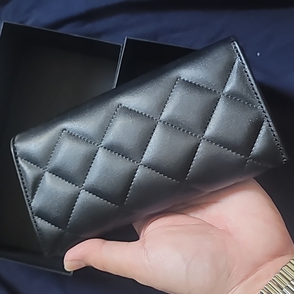 Chanel sunglasses case - Picture 5 of 8